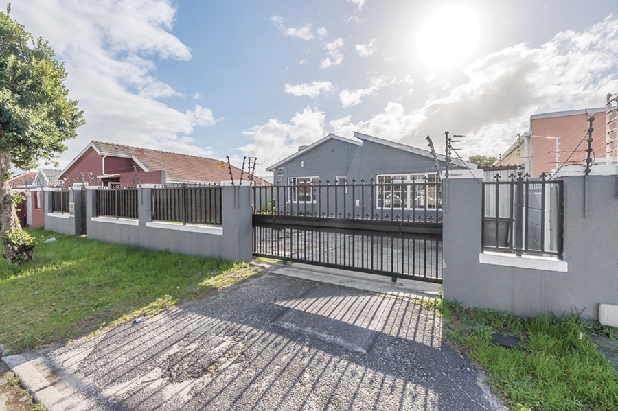 To Let 3 Bedroom Property for Rent in Southfield Western Cape
